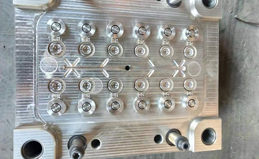 Plastic flip-top cap molds design and manufacturing