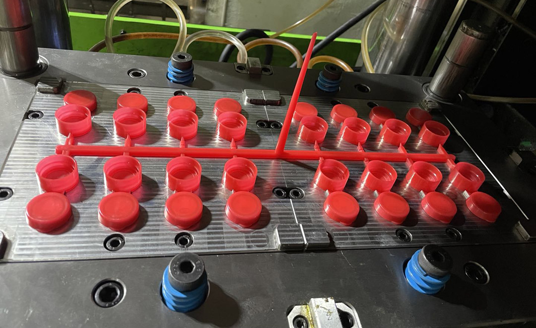 Oil Flip Top Cap Mould with Cold Runner system...